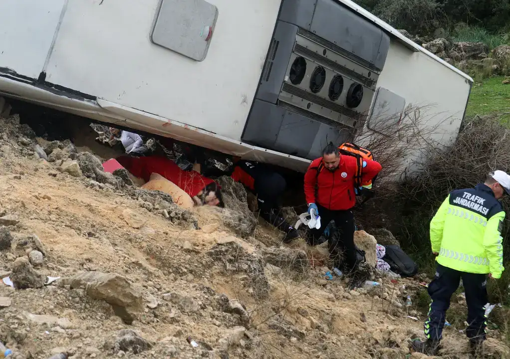 Antalya’da Yolcu Otobüsü Faciası: 10 Ölü, 24 Yaralı 42